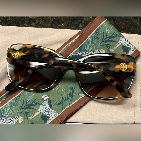 Tory Burch Tortoise Sunglasses with Brown Lenses main image 9